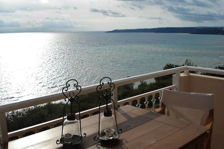 Cliff Beach House, 100 m², Private Beach