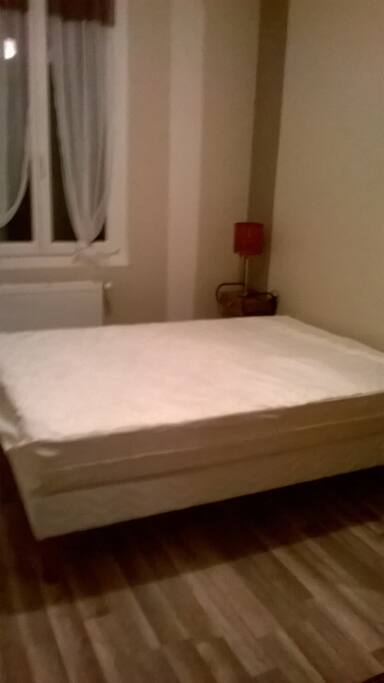 chambre lit 140