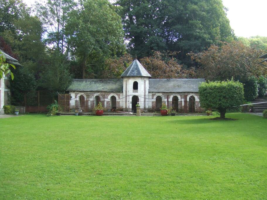 Grassed Courtyard