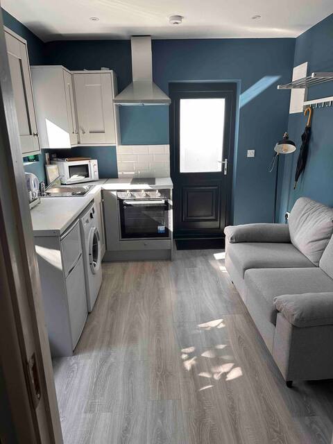 Guesthouse with parking and private entrance