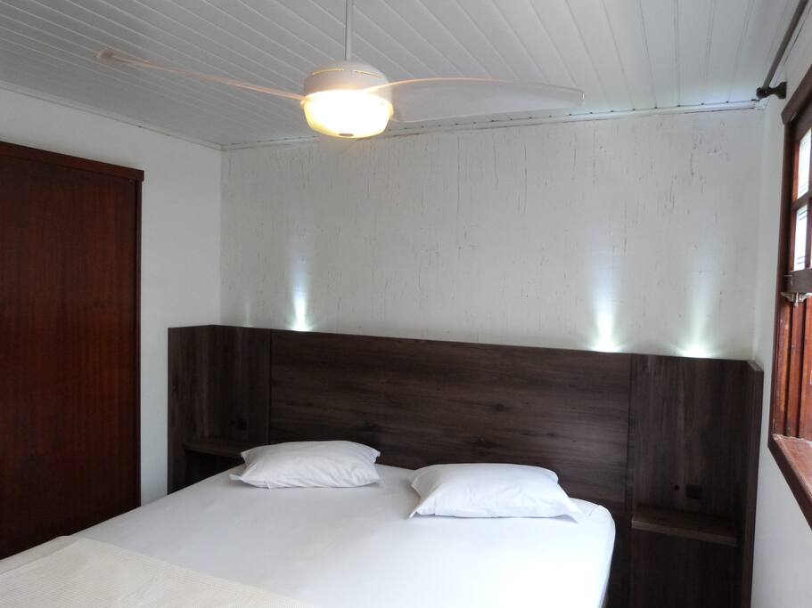 Quarto de Casal 1 com cama king Size e Banheiro