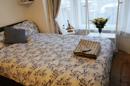 April cottage own private room en suite