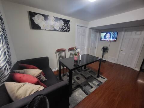 Diamonds&Pearls Cozy Private 2-Bedroom Apartment.