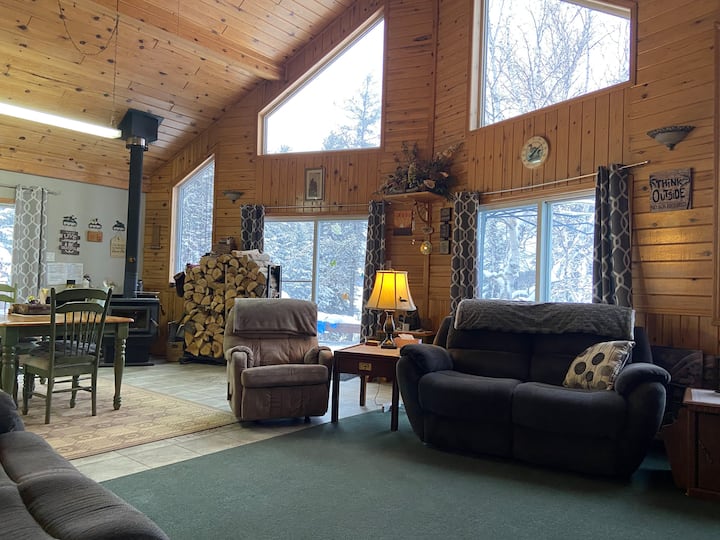 Beautiful Cottage close to Timmins Cabins for Rent in Timmins