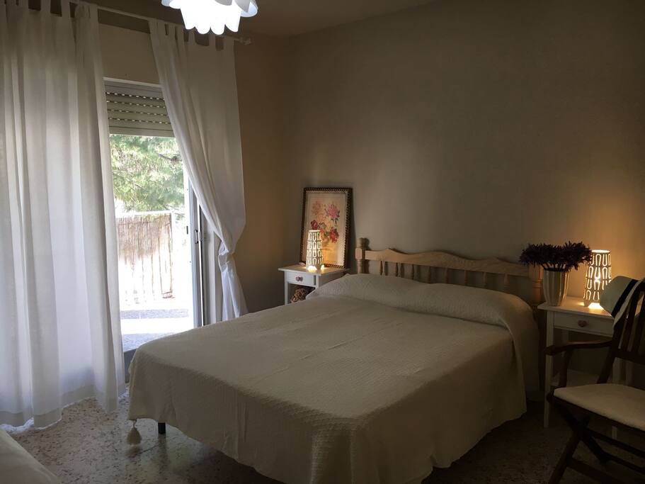 Habitación uno matrimonial con cama adicional