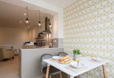 Successful Airbnb property: The Woodpecker 5* Apartment Swimming Pool & Tennis in South Norfolk