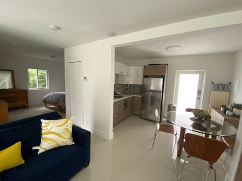 Top performing Airbnb: Cozy Brand New Guesthouse - Great Location in Miami Shores