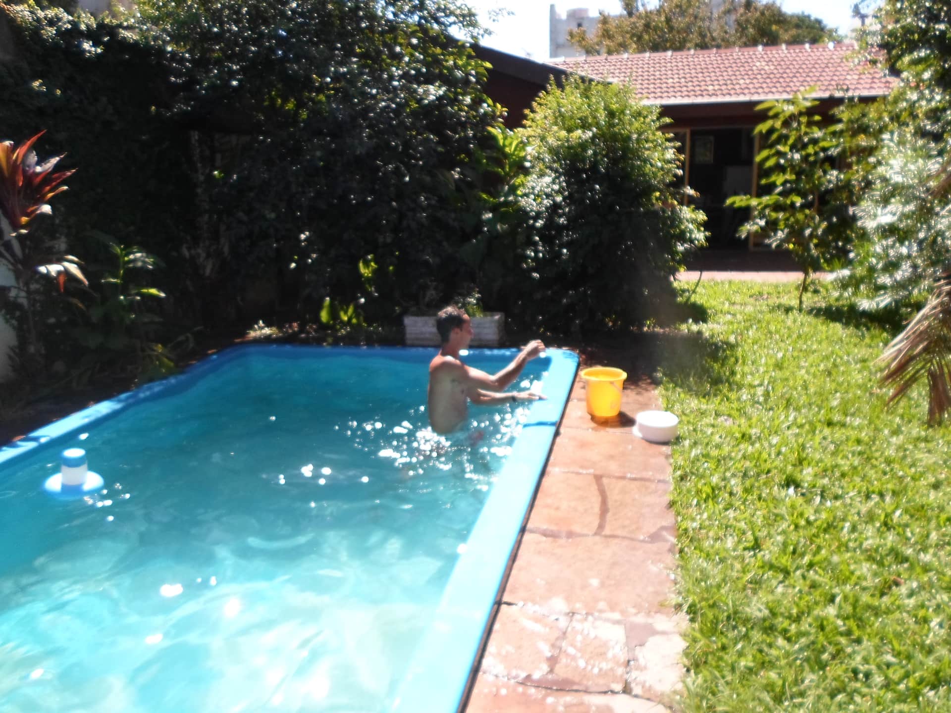 Apartment room with garden and pool view in Vicente López