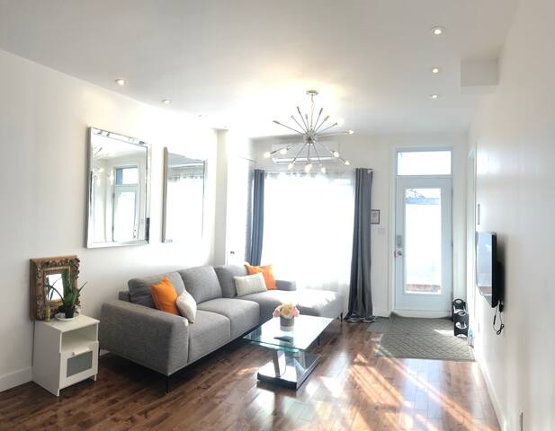 ❤️WOW❤️ -7 🛏-3BR-2🚽-1🚘FreeParking ❤️ gallery image 2