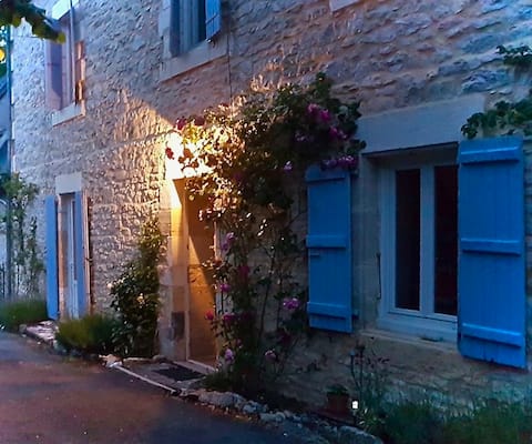Quaint stone cottage in Village