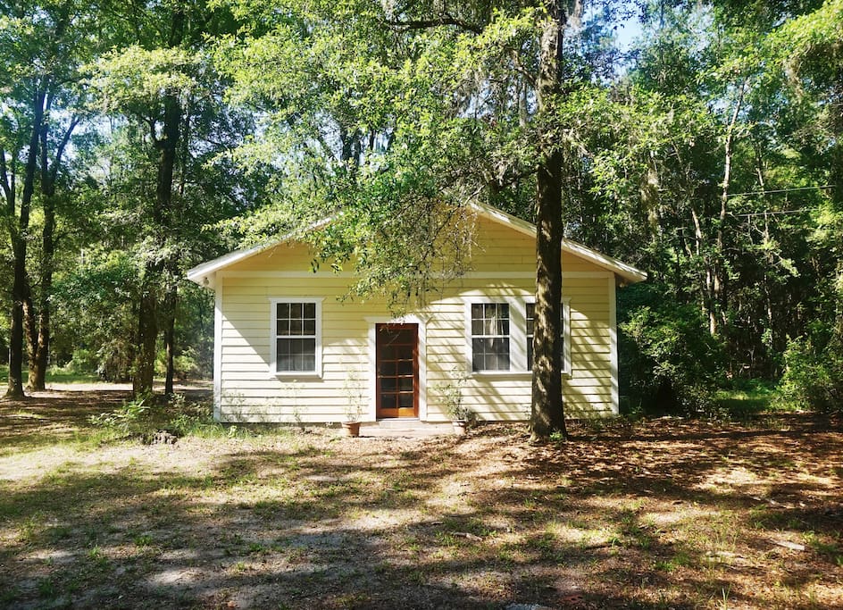 front view of cottage