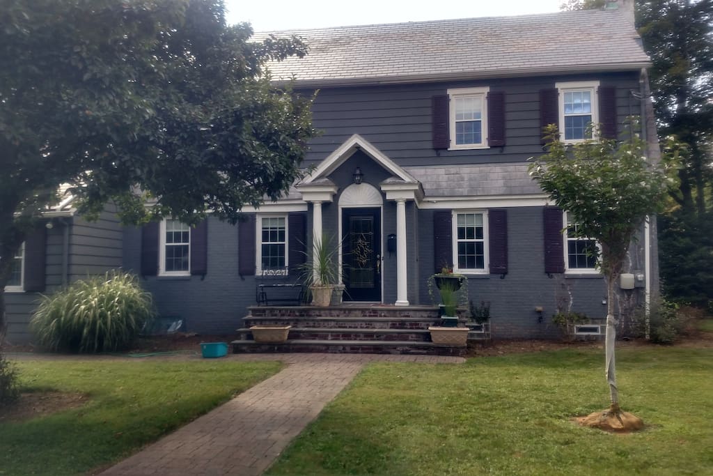 A beautiful exterior picture of MY home!