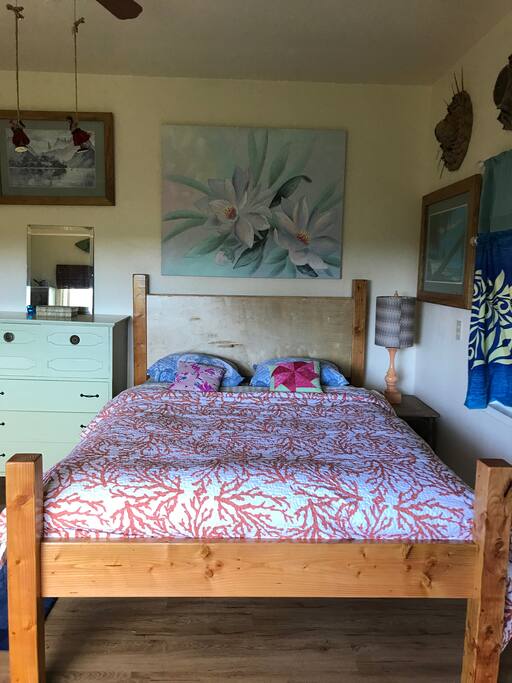 Queen-sized four poster bed