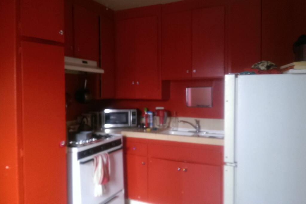 comfortable 24 hour access, you may share groceries, and you may also cook yourself meals any time. host will often offer to make your breakfast, and of course, complimentary coffee and tea <3