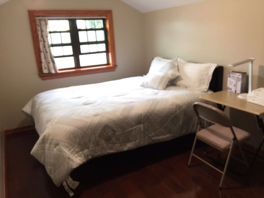 Brand new queen bed & sheets