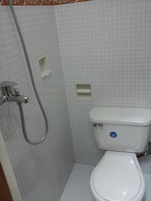 Second bathroom. Hot water. Good water presure.