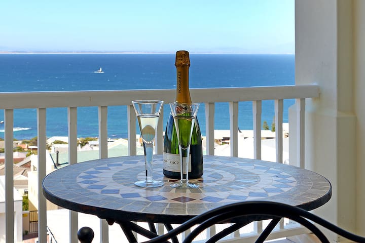 Luxury Home Views Fine Fittings & Mod Cons – Meryl