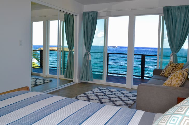 Sea Cliff House 2 – Oceanfront Home – 30-day stays gallery image 2