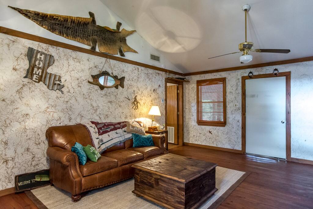 Living/sitting area (sofa bed)
