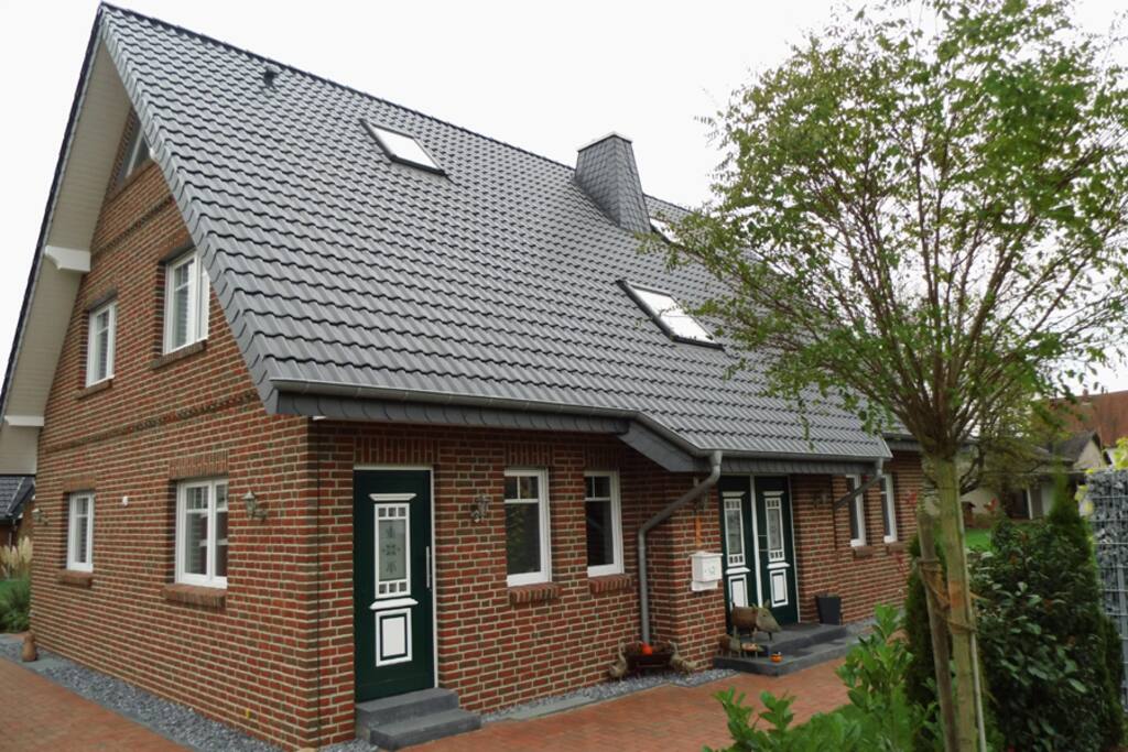 Separater Eingang zur Ferienwohnung an der Nordseite des Hauses