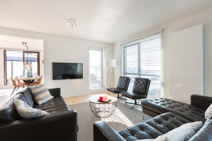 BizStay Harbour 72A Penthouse gallery image 2