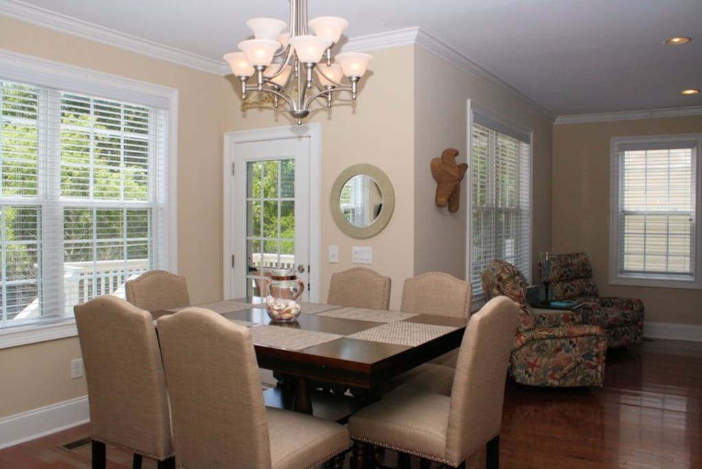 Light Fixture,Dining Room,Indoors,Room,Chair