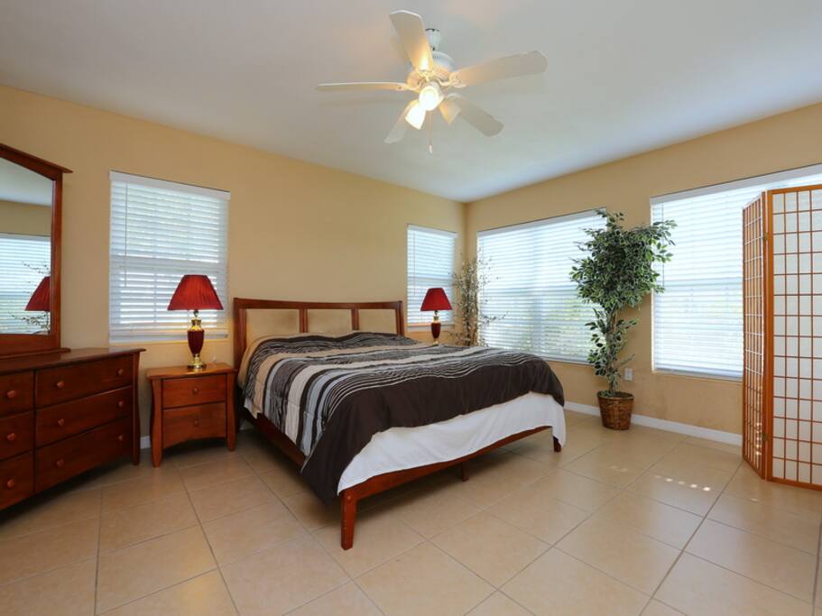king bed, very large room .
