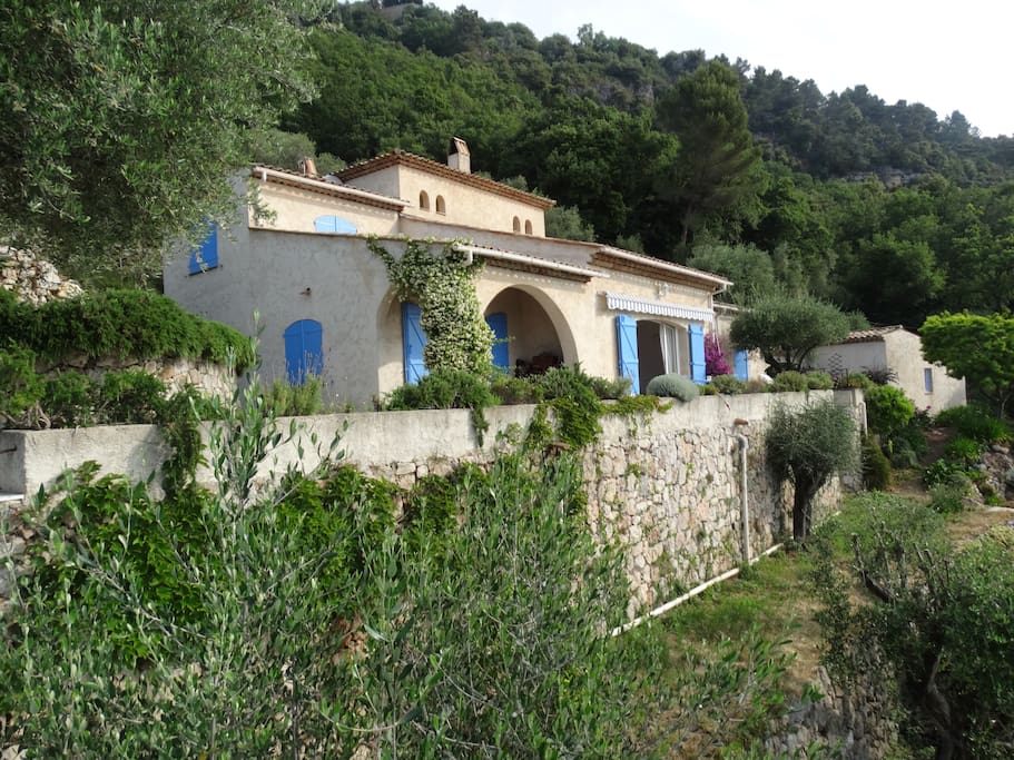 La maison principale et le cottage à droite