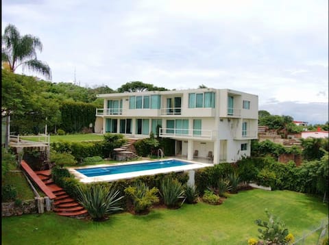 "El Edén" House with a Pool