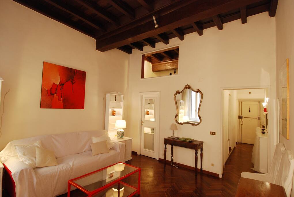 Soggiorno corridoio ed ingresso
Living room with corridor and entrance