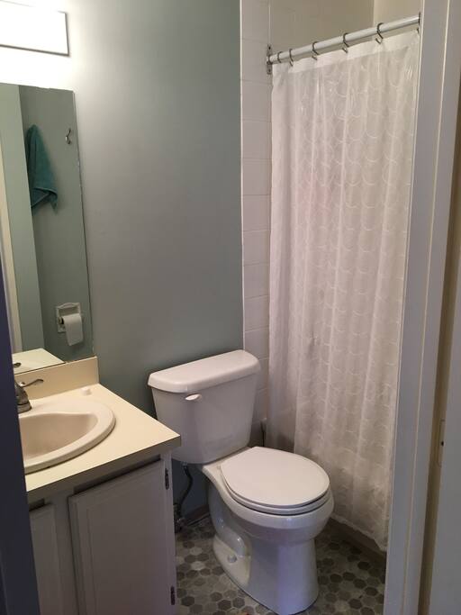 Private full bath (en suite).