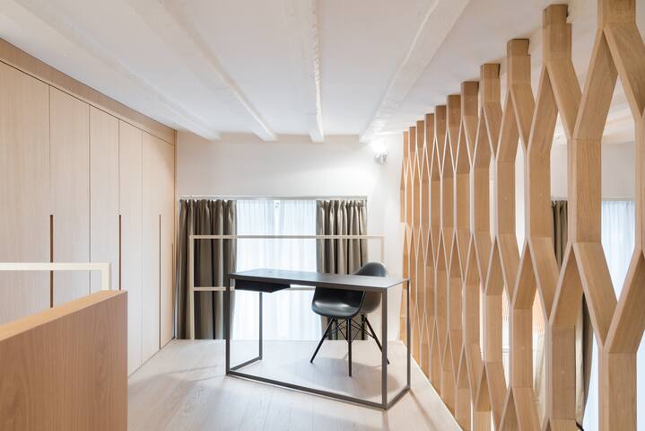 Sensational Loft with Architectural Ingenuity gallery image 4