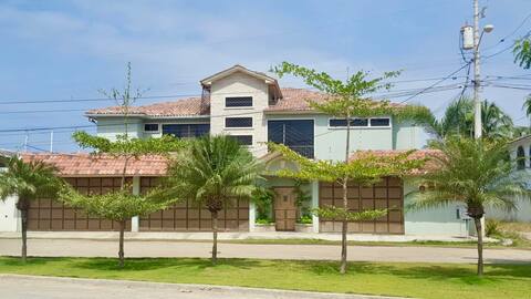 Spacious ground floor apartment in Salinas