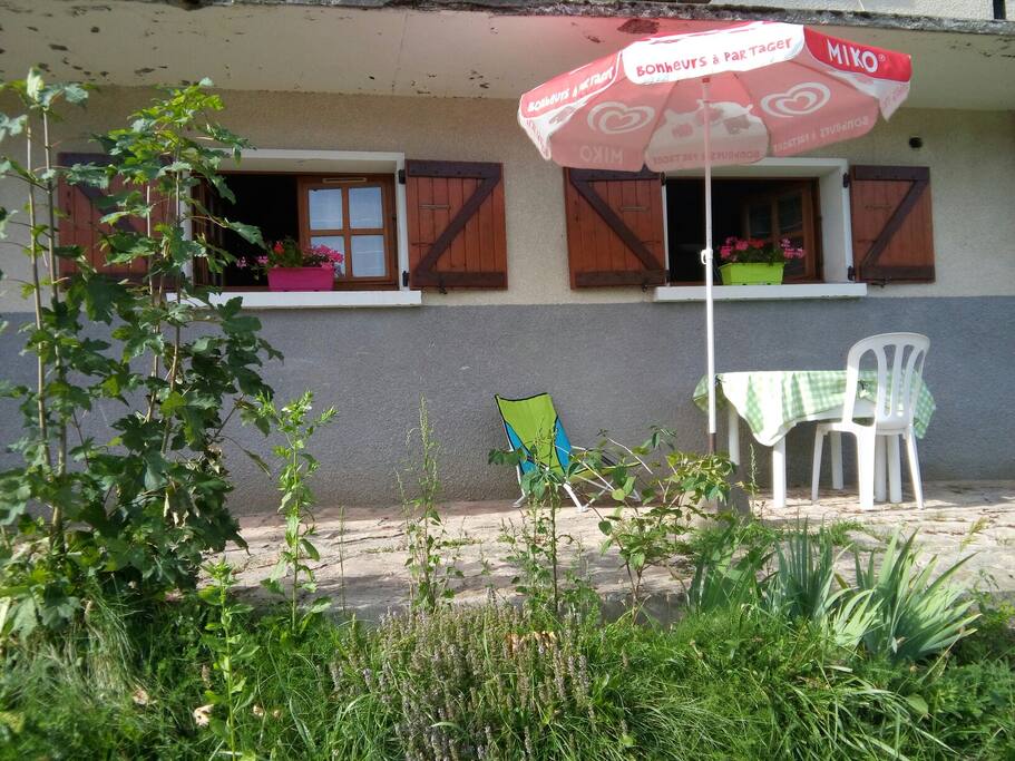 Fenêtres du studio et sa terrasse