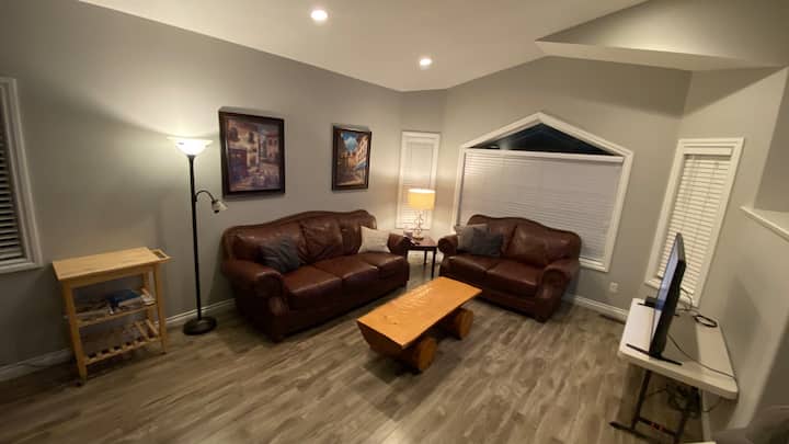 Modern And Clean 3bdrm, 2 Bath Crew House - Grande Prairie