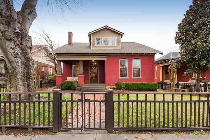 4 bedroom Near Downtown Luxury walk to everything!