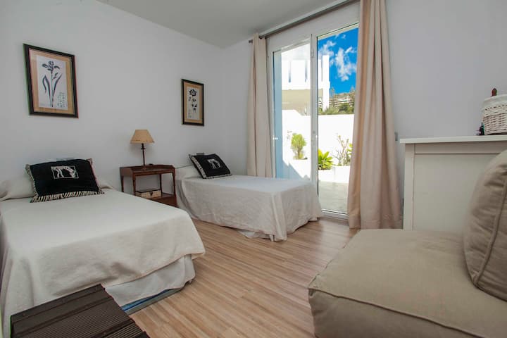 Dormitorio Flores Negras