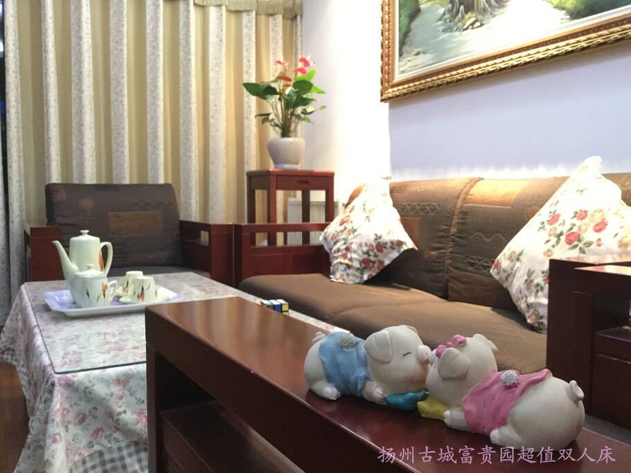 宽敞、舒适的传统装修,位于市中心,紧邻各大景点。