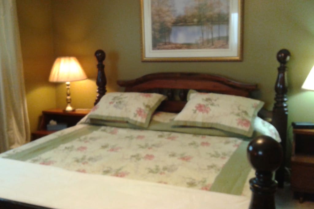 Garden Room features a King size bed.