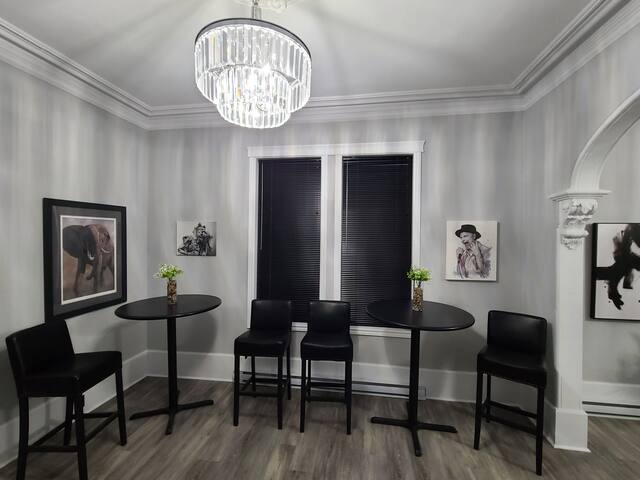 Beautifully Renovated 2 Bedroom Unit -City Central gallery image 5