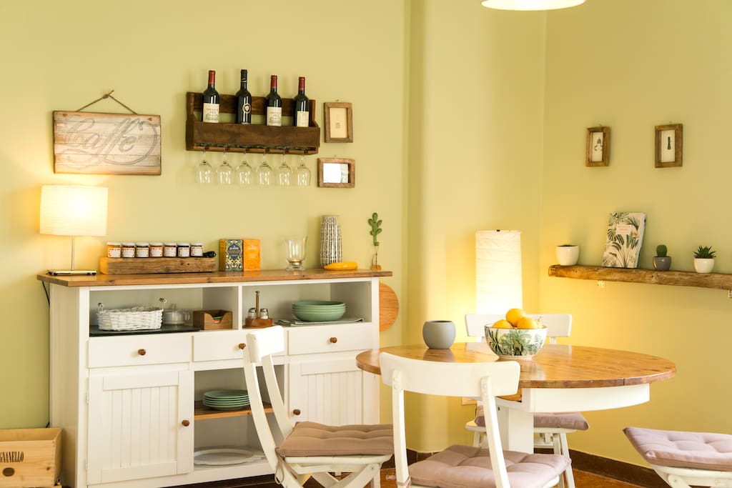 Living Area, Kitchen & Sofa Bed