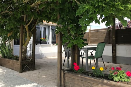 T2 rénové à deux pas de l'océan