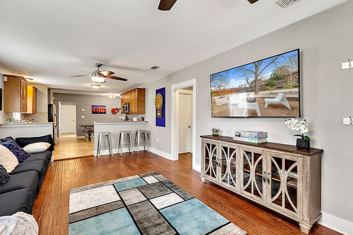 The ATX – Pickle Ball 10 Beds Cowboy Pool & Hoops