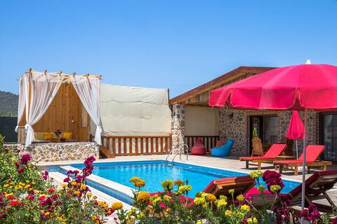 Doğa İçerisinde Harika Konumda Muhafazakar Villa