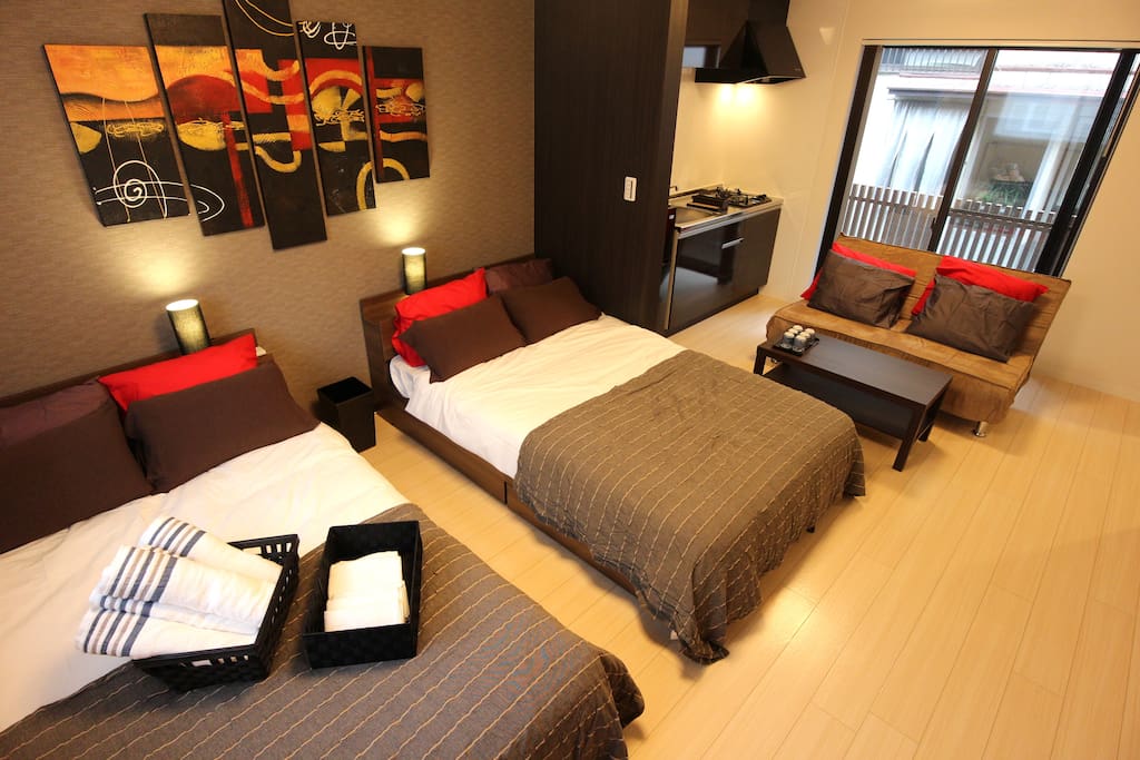 2 three-quarter beds