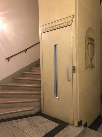 Fantastic 2 floor Rooftop Penthouse/ TOP Location! gallery image 4