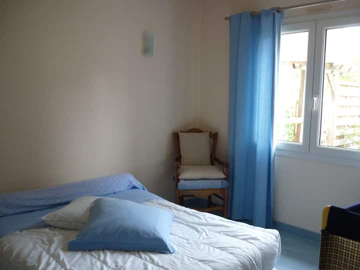 Gran dormitorio cama 140