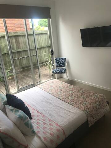 Mooloolaba: 4 bedroom Home with pool gallery image 5