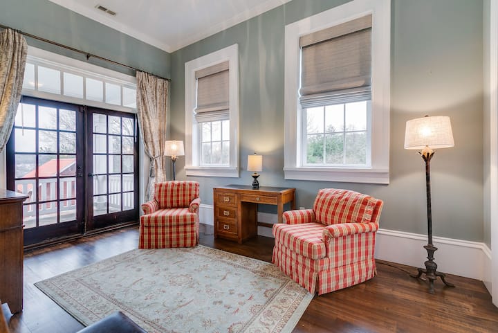 This room is also off the rear balcony.