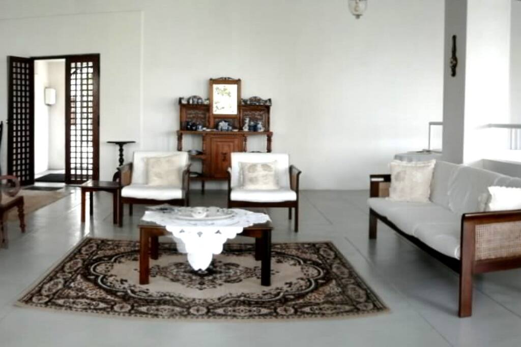 Unwind and relax in the Regent lodge - Lounge